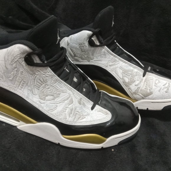 Jordans- sz.11, blk/ Metallic Gold, Wht - Picture 3 of 5